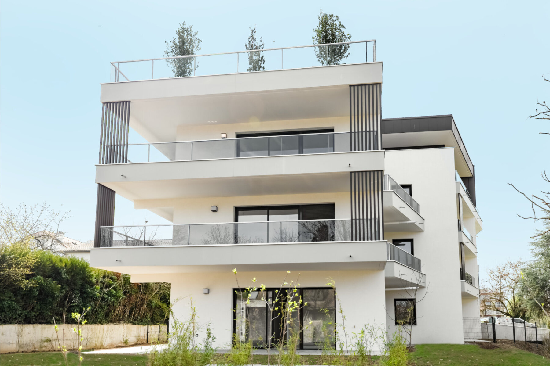 résidence épure vue depuis le jardin